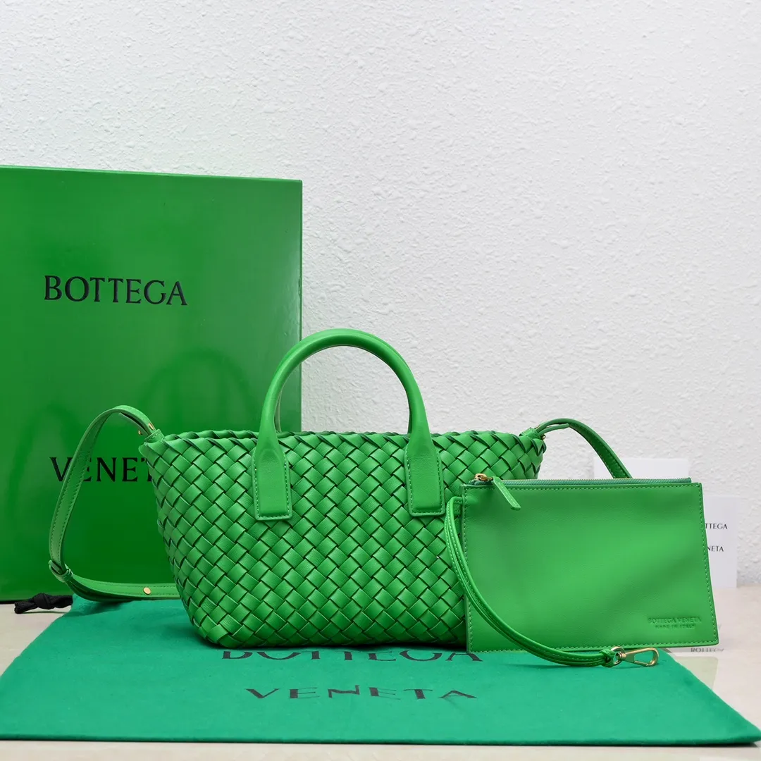 parrot green